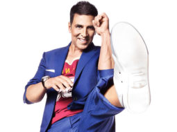 Here’s why Akshay Kumar always hikes one pant leg upto his knees