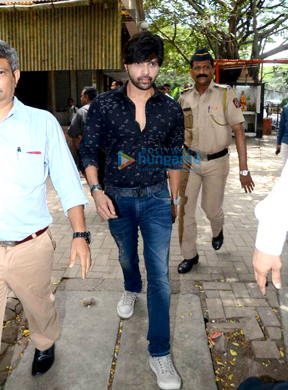 himesh reshammiya and his wife snapped in family court for divorce counselling3