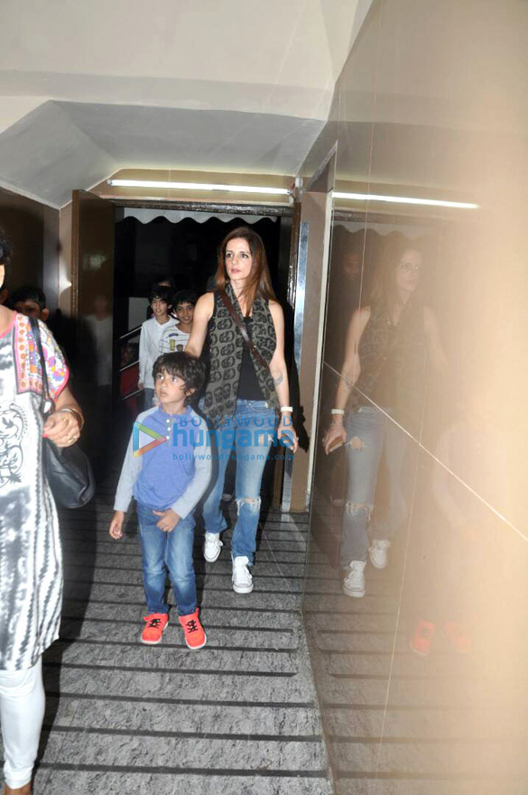 hrithik roshan sussanne roshan and their kids arrive for the screening of wonder woman at pvr juhu1 2