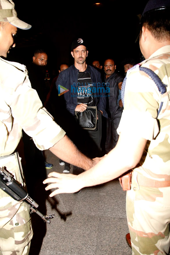 hrithik roshan takes his kids to london for holidays 3