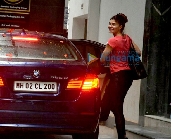 Jacqueline Fernandez snapped post her gym session in Bandra Jacqueline Fernandez snapped post her gym session in Bandra