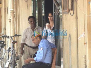 Jahnavi Kapoor snapped at the gym with a mystery guy as he hides from paparazzi