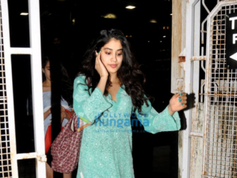 Jhanvi Kapoor and Sara Ali Khan snapped post their salon session in Juhu
