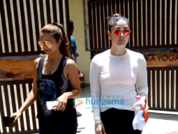 Kareena Kapoor Khan and Amrita Arora snapped post their Yoga session in Bandra