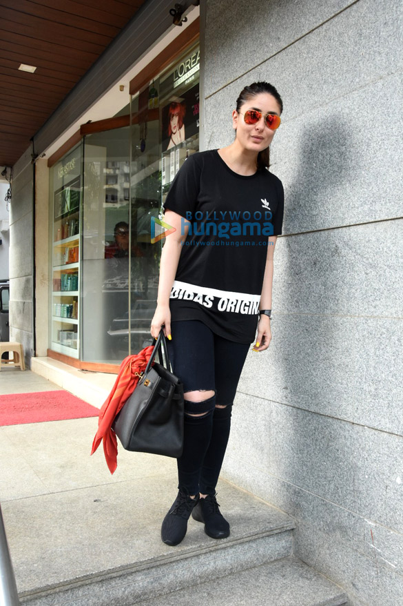 kareena kapoor khan and amrita arora snapped post salon session in bandra 6 2
