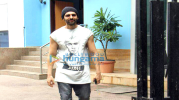 Kartik Aaryan snapped promoting his film ‘Guest Iin London’ in Surat