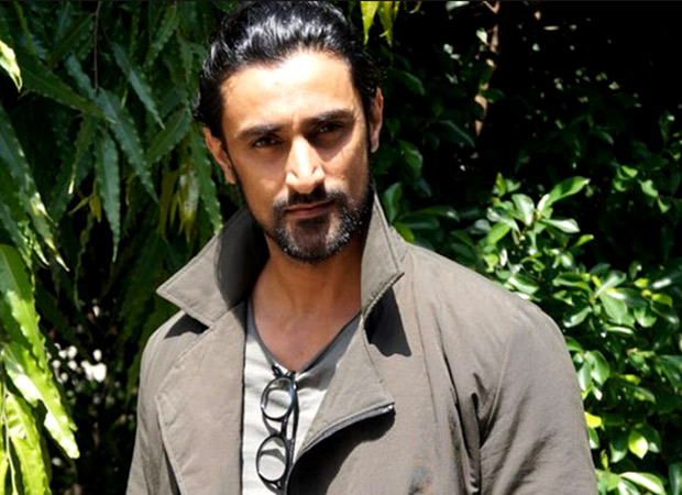 Kunal Kapoor recites his poem