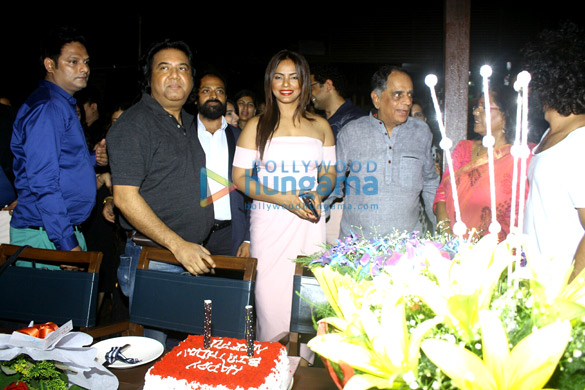 neetu chandra celebrates her 33rd birthday with her family and friend 1