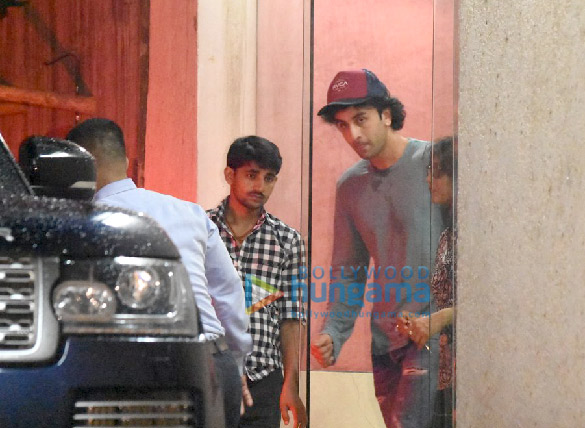 ranbir kapoor snapped in bandra 1