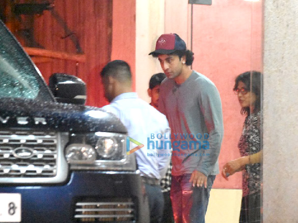 ranbir kapoor snapped in bandra 4