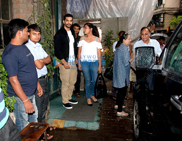 richa chadda and angad bedi snapped at pali village cafe 5