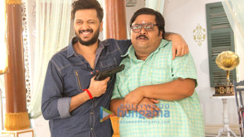 Riteish Deshmukh snapped promoting ‘Bank Chor’ on the sets of Chidiya Ghar