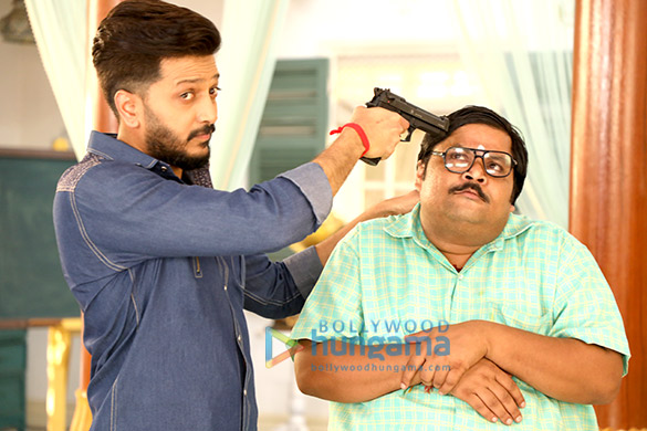 riteish deshmukh snapped promoting bank chor on the sets of chidiya ghar 2