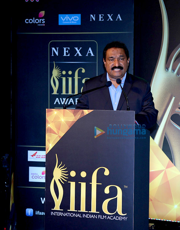 saif ali khan karan johar varun dhawan at the press conference of iifa awards 2017 2