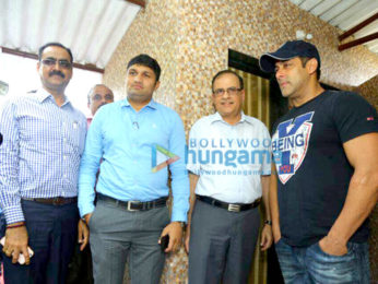 Salman Khan, BMC Chief Ajoy Mehta, Shekhar Tolani join hands to make Mumbai open defecation free