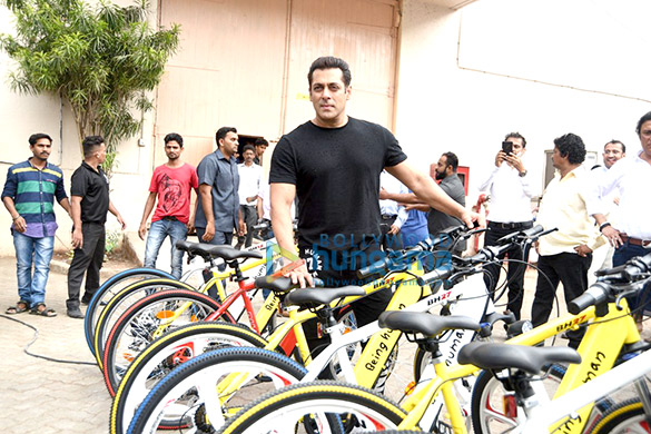 salman khan and sohail khan launch being human e cycle in mumbai 5