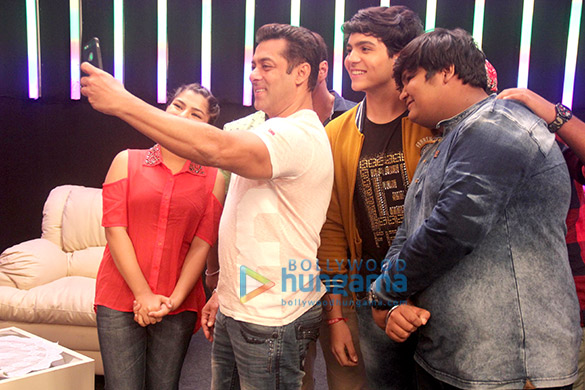 salman khan and sohail khan promote their film tubelight on sets of the show taarak mehta ka ooltah chashma 2