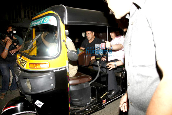 salman khan snapped taking a rickshaw ride after seeing off katrina kaif 4