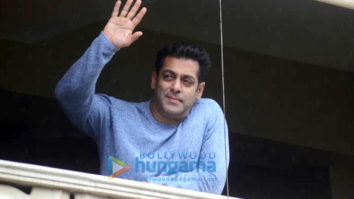 Salman Khan wishes all his fans Eid Mubarak from his home in Bandra