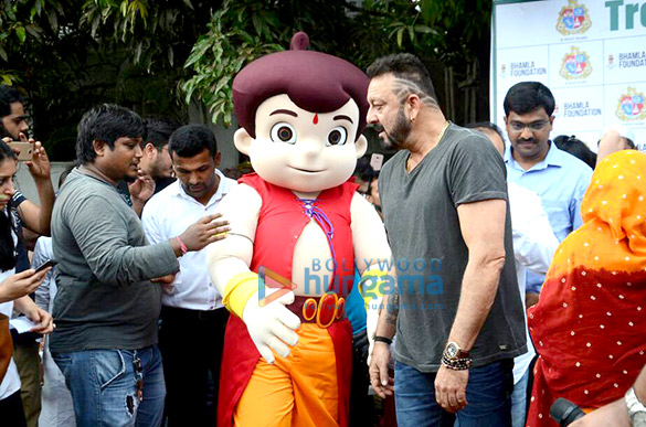sanjay dutt graces the tree plantation drive by asif bhamla foundation 7
