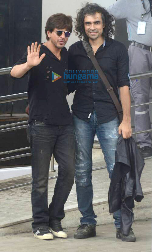 shah rukh khan and imtiaz ali snapped leaving to promote their film jab harry met sejal in ahmedabad 2