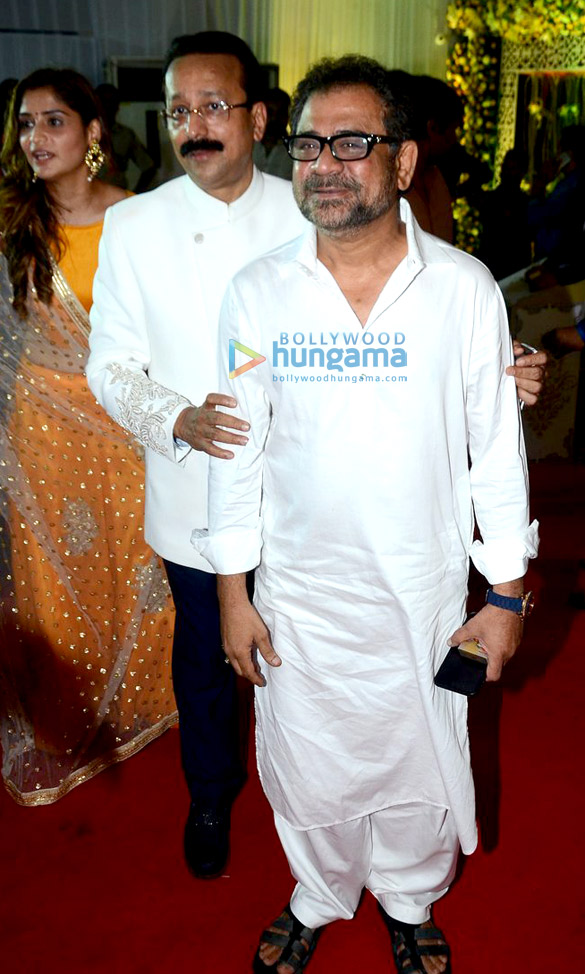 shah rukh khan and salman khan grace baba siddiques iftaar party 23