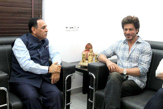 Shah Rukh Khan met up with Gujarat’s Chief Minister recently. Here’s why!1