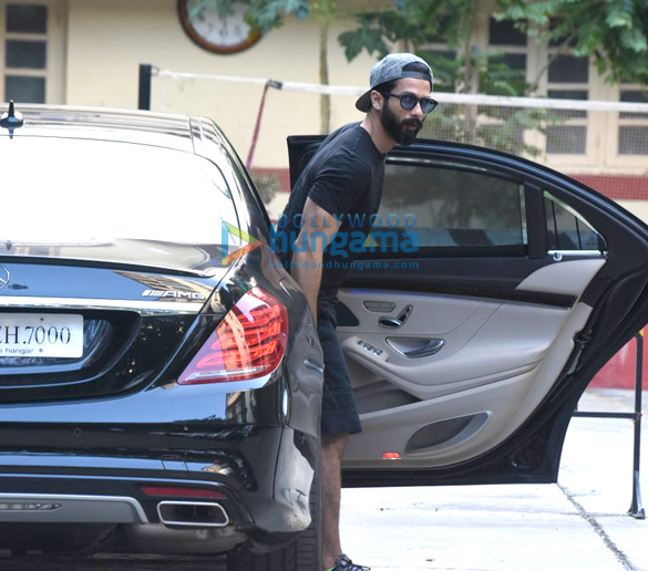 shahid kapoor snapped at gym in bandra 4