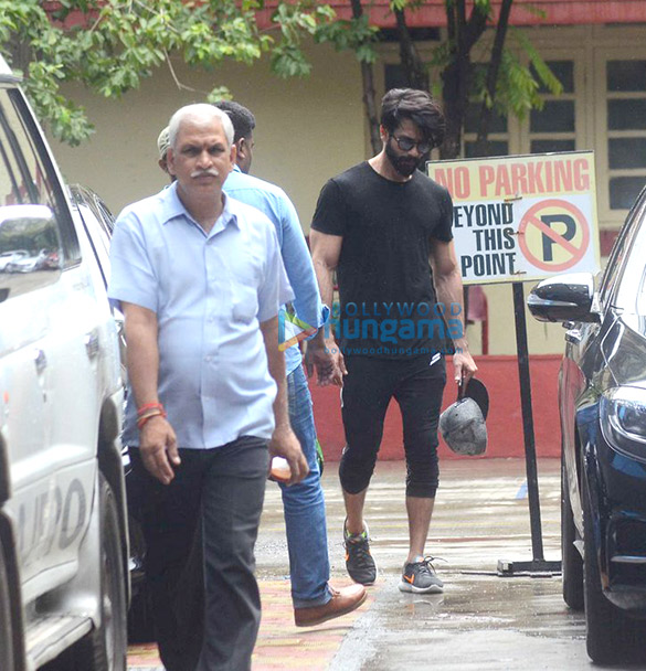 Shahid Kapoor, Mira Rajput, Kareena Kapoor Khan, Amrita Arora and Nidhhi Agerwal snapped at the gym Shahid Kapoor, Mira Rajput, Kareena Kapoor Khan, Amrita Arora and Nidhhi Agerwal snapped at the gym