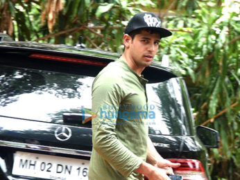 Sidharth Malhotra snapped in Bandra