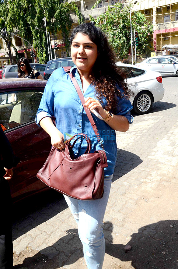 sonam kapoor anshula kapoor and others snapped post lunch at bastian 2