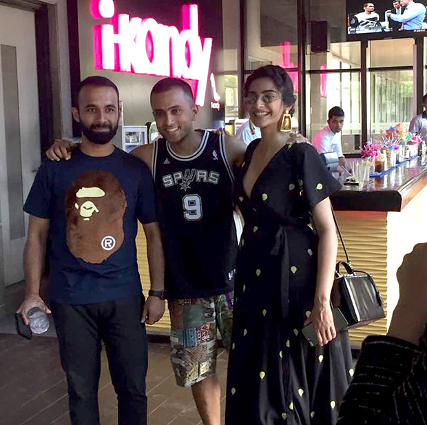 Sonam Kapoor ends her birthday week with rumoured boyfriend Anand Ahuja and friends in Delhi-4