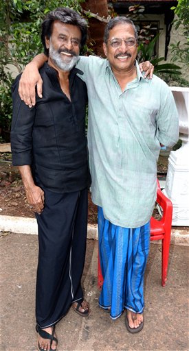 These photos of legends Rajinikanth and Nana Patekar hugging each other are breaking the Internet-3