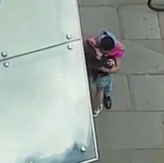 Varun Dhawan and Jacqueline Fernandez share a passionate kiss on the sets of Judwaa 2