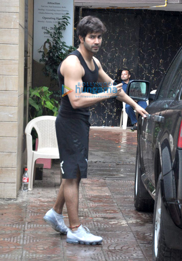 varun dhawan snapped post his gym in juhu 6