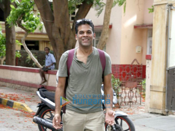 Vikramaditya Motwane and Nikhil Advani snapped at Saif Ali Khan's house