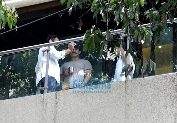 Vikramaditya Motwane and Nikhil Advani snapped at Saif Ali Khan’s house Vikramaditya Motwane and Nikhil Advani snapped at Saif Ali Khan’s house