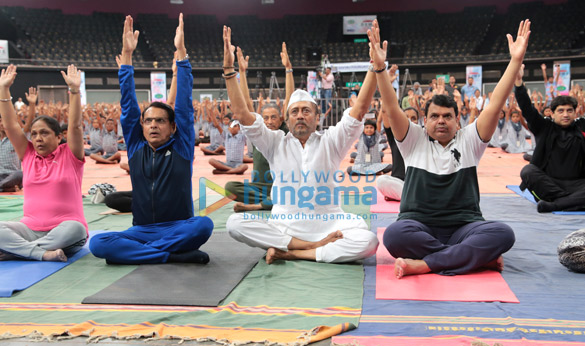 world yoga day celebration with around 650 children of those farmers of maharashtra who has committed suicide 1