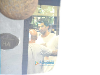 Aditya Roy Kapur snapped at Hakim Aalim's salon in Bandra