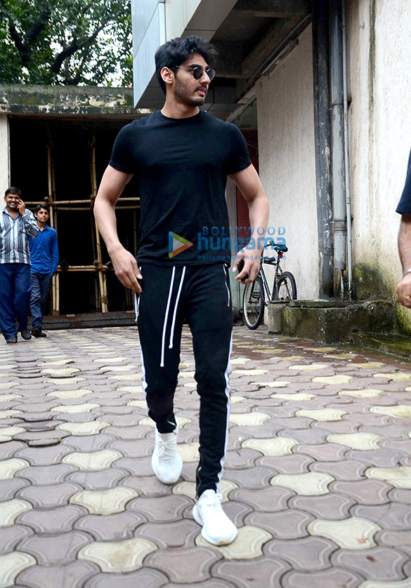 ahan shetty snapped in bandra 2 2