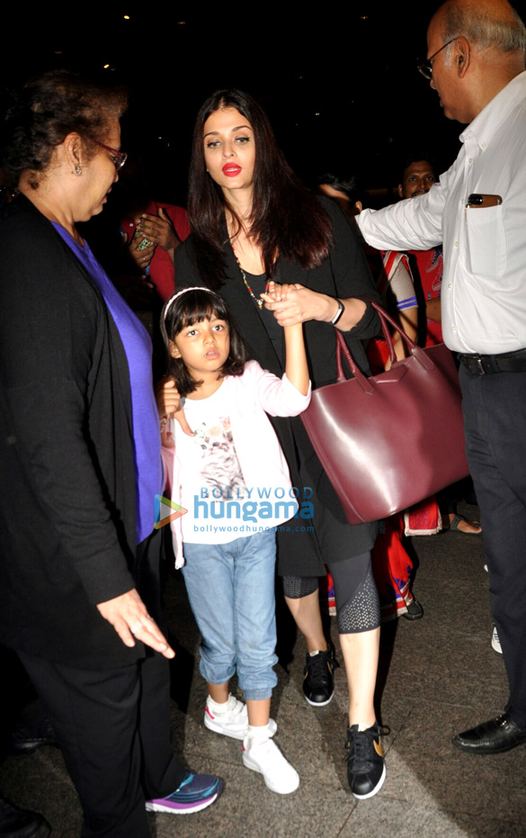 Aishwarya Rai Bachchan and others snapped at the airport