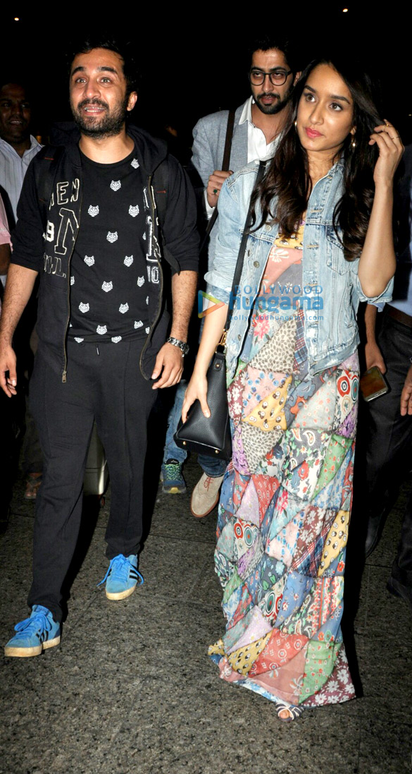 aishwarya rai bachchan and many more snapped at the airport 3