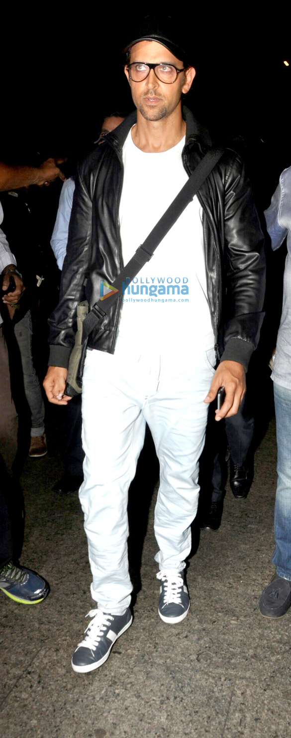 aishwarya rai bachchan and many more snapped at the airport 6