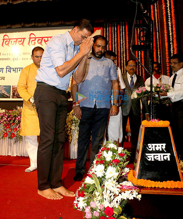 Akshay Kumar pays homage to the Kargil-3
