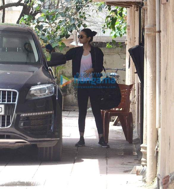 Alia Bhatt snapped at her gym in Bandra Alia Bhatt snapped at her gym in Bandra