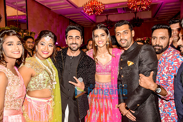 ayushmann khurrana and kriti sanon gatecrash a wedding to promote their film bareilly ki barfi 2