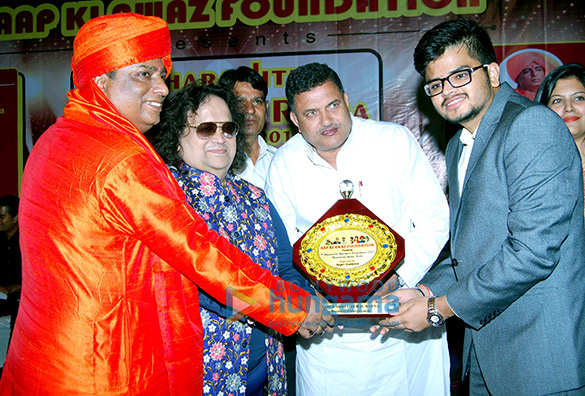bappi lahiri prem chopra himani shivpuri swami ji grace the 7th maharashtra ratna award 1