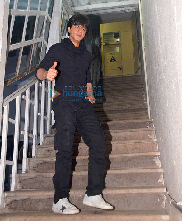 Bollywood superstar Shah Rukh Khan snapped at the promotions of his film Jab Harry Met Sejal Bollywood superstar Shah Rukh Khan snapped at the promotions of his film Jab Harry Met Sejal