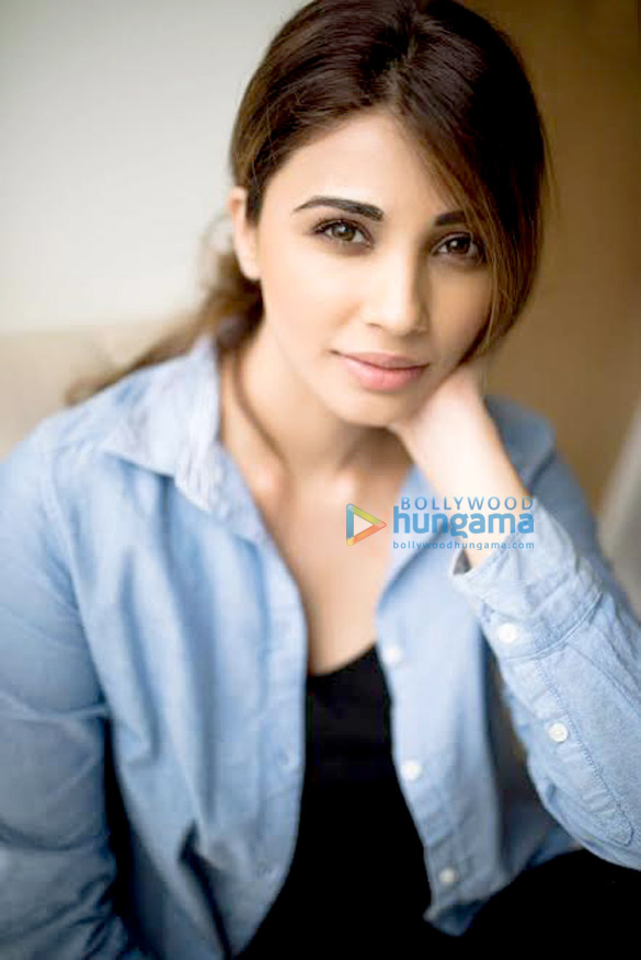 daisy shah 9 3