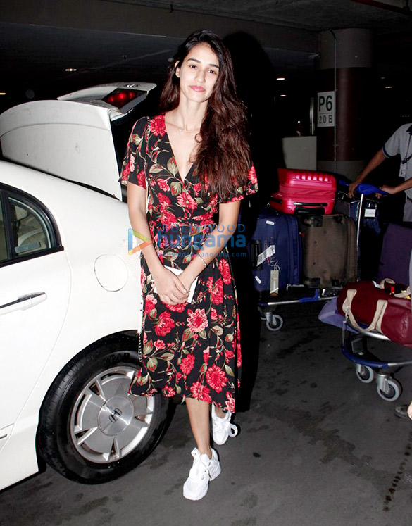 disha patani saif ali khan and others snapped at the airport 1